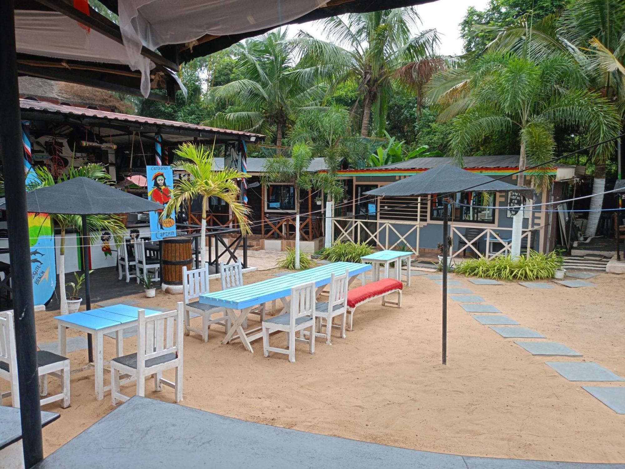 Boaty'S Beach Cottages กาลังกูติ ภายนอก รูปภาพ