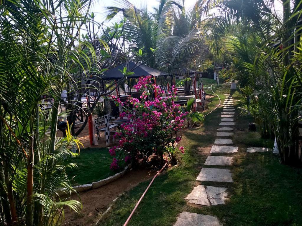 Boaty'S Beach Cottages กาลังกูติ ภายนอก รูปภาพ
